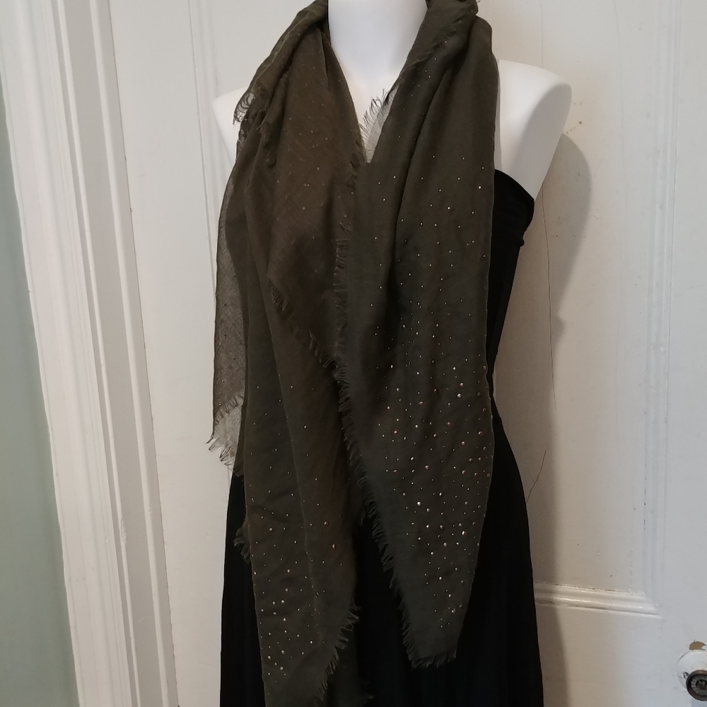 🎉2/$16 Ladies Scarf Green with Rose Gold Detail
